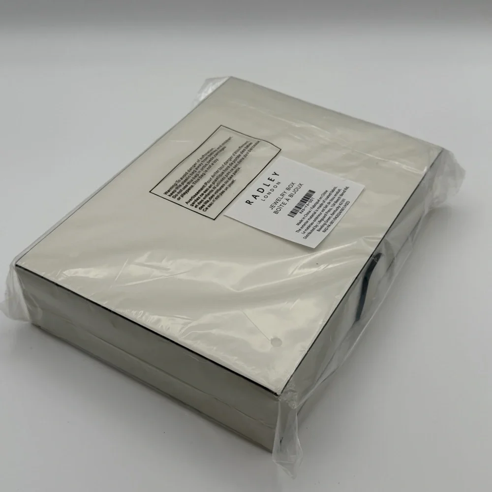 Radley London Jewelry Box Magnetic‎ Closure White New in Plastic